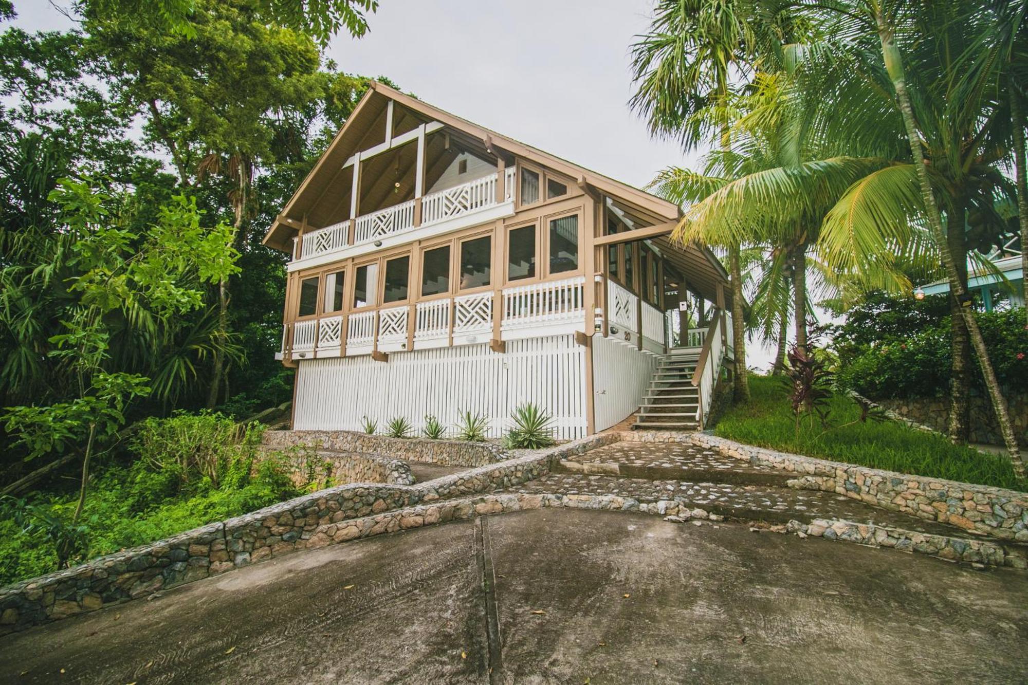 Luna Beach Luxury Boutique Beach Front Resort Jobs Bight Exteriör bild